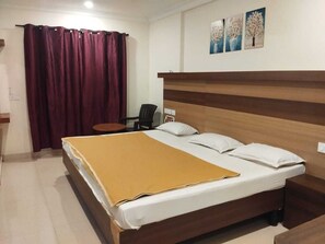 Quarto triplo luxo | Wi-Fi de cortesia, roupa de cama