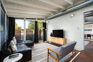 Smart TV - Stylish Oasis in Arcadia: Private Pool & Prime Location! (Phoenix)