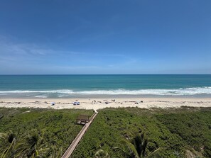 On the beach, beach towels - Direct oceanfront, corner balcony - amazing views ocean to river! On the beach!  (Fort Pierce)