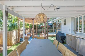 Outdoor dining - NEW List - New Golf Cart+Private Hot Tub! 3BR Beach Bungalow (Santa Rosa Beach)