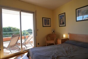 1 bedroom, iron/ironing board, Internet