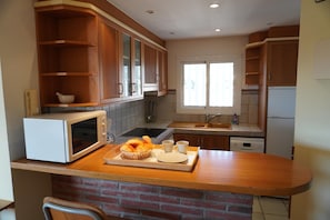 Refrigerador, microondas, horno y lavavajillas 