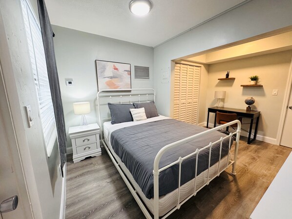 3 Schlafzimmer, Schreibtisch