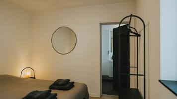 2 makuuhuonetta, työpöytä, silitysrauta/-lauta, Wi-Fi