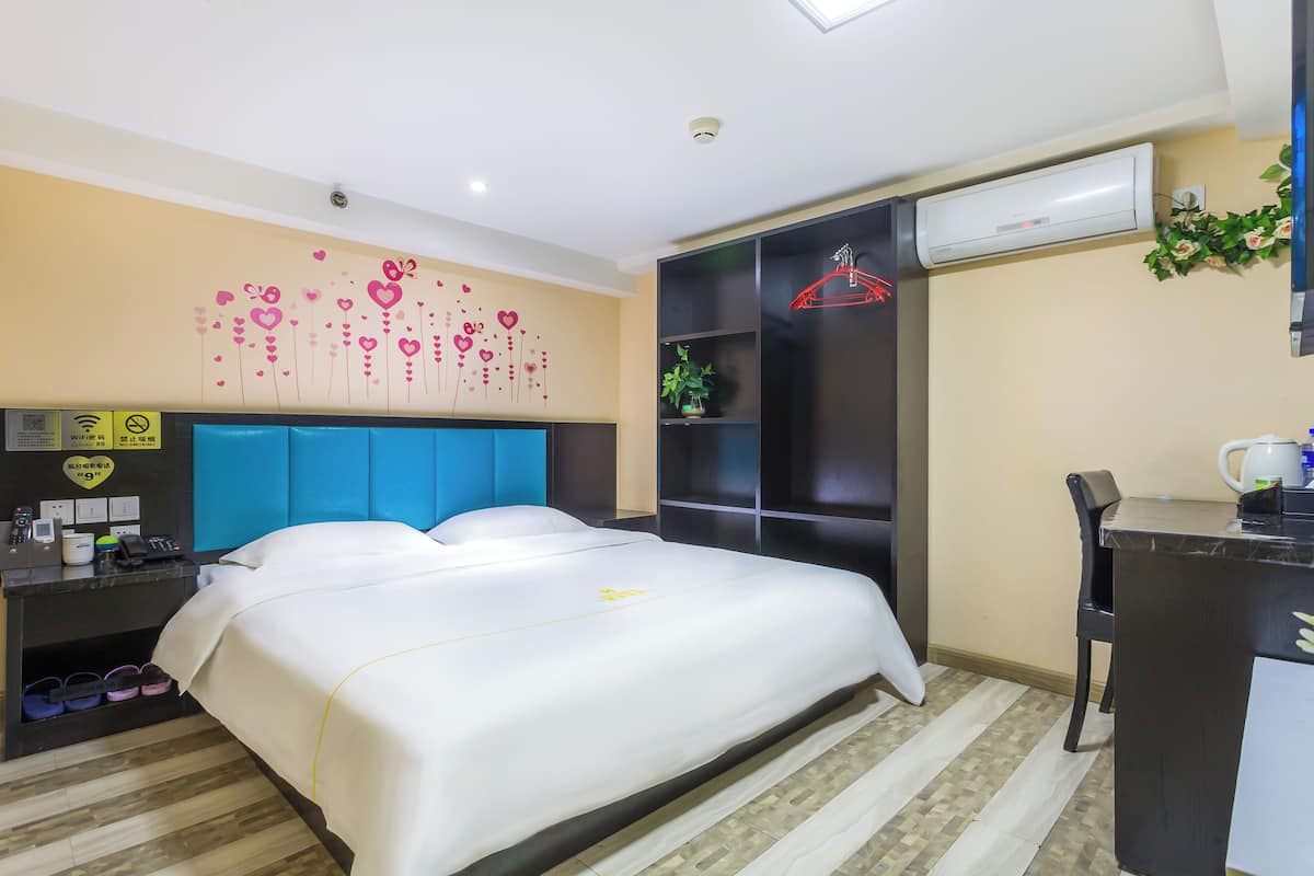 Decoración personalizada, wifi gratis y ropa de cama