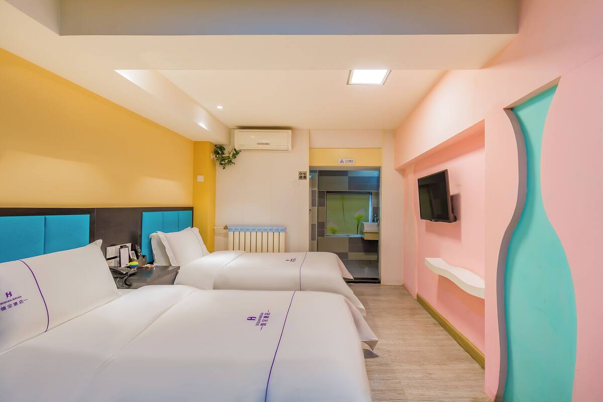 Basic Double Room | WiFi (free), individually decorated, bed sheets