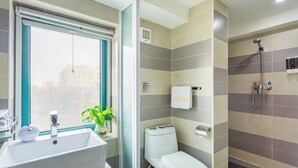 Comfort Double Room | Bathroom | Shower, free toiletries, hair dryer, slippers