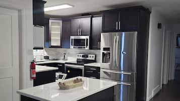 Micro-ondas, fogão, cooktop, lava-louças