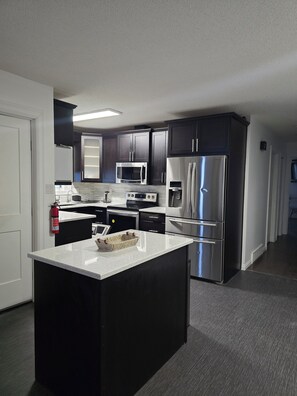 Mikrowelle, Ofen, Herdplatte, Geschirrspüler