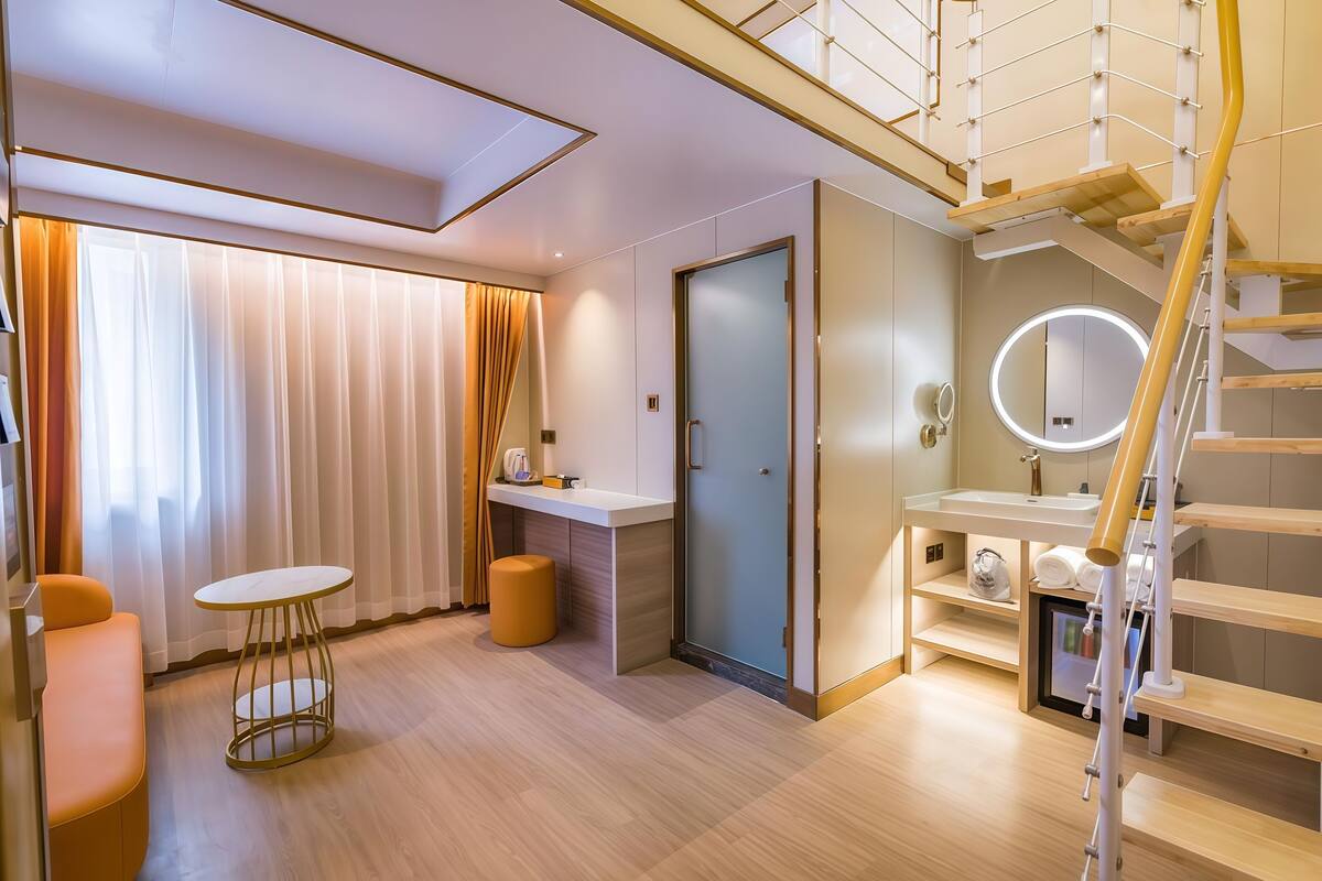 Chambre Double Supérieure, 1 très grand lit, vue ville | Literie de qualité supérieure, articles gratuits dans le mini-bar