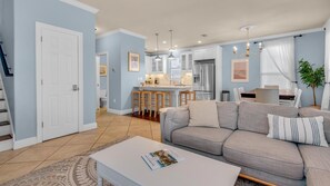 Smart TV, fireplace, offices - The Bluefin - Luxury Beach Home! (Destin)