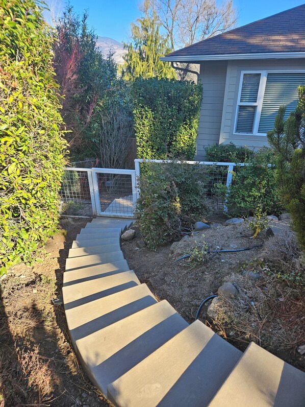 المنطقة المحيطة بالمنشأة