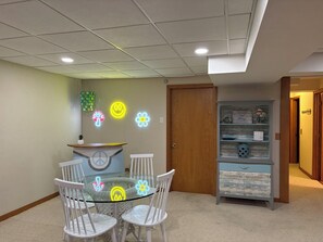 Interior - Live & Love Life on the Lake at Sunset Peak! (Howe)