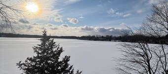Live & Love Life on the Lake at Sunset Peak!