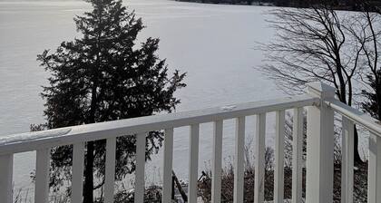 Live & Love Life on the Lake at Sunset Peak!