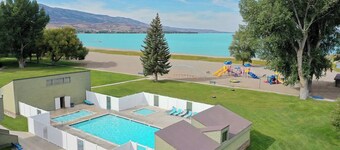 Ultra-Modern House Overlooking Bear Lake