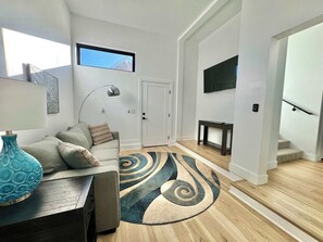 Fernseher, Kamin, Arbeitsbereiche