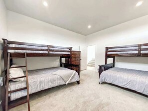 5 bedrooms, desk, iron/ironing board, travel cot
