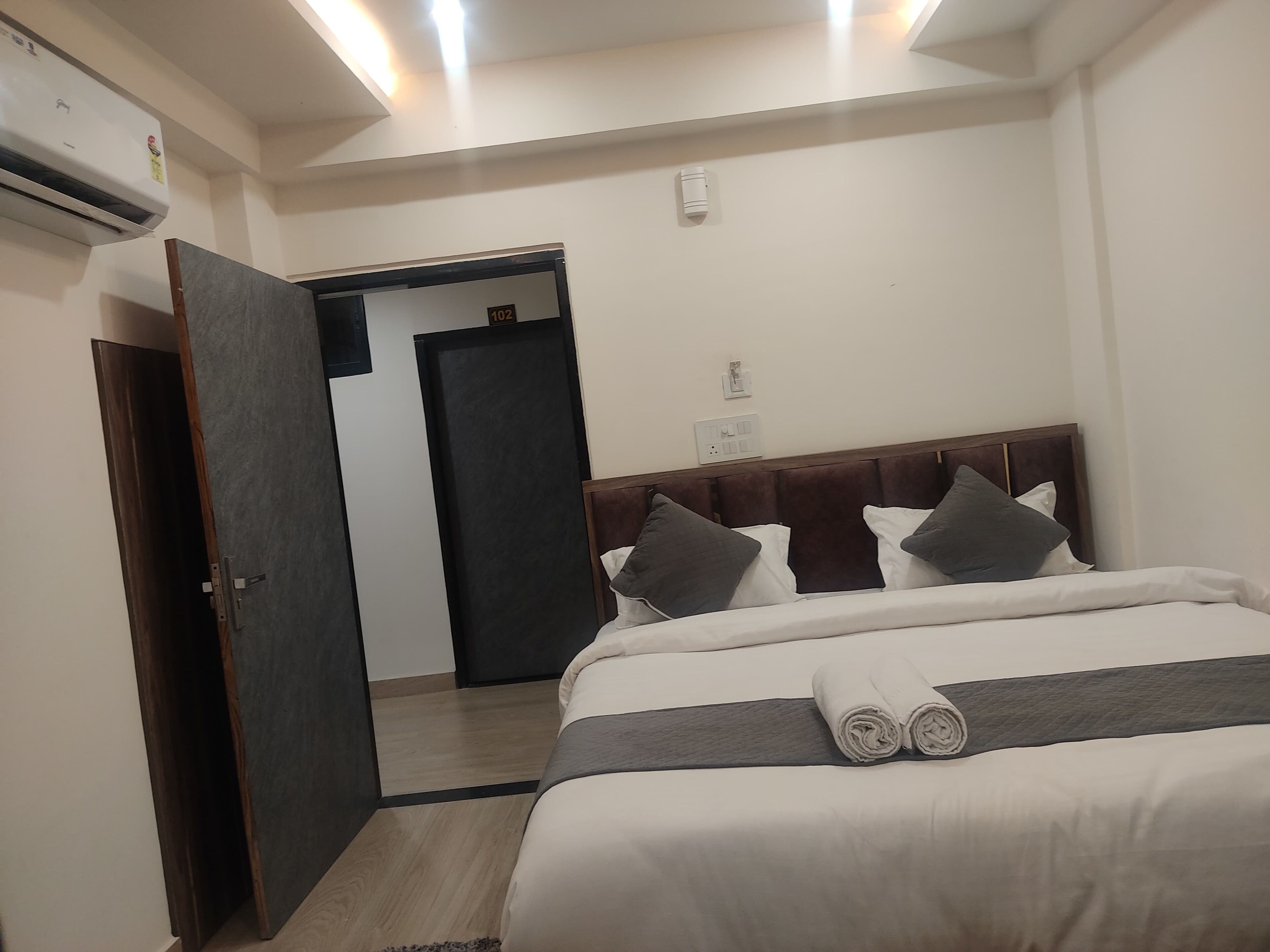 华丽客房 | 办公桌、笔记本电脑工作区、隔音、免费 WiFi