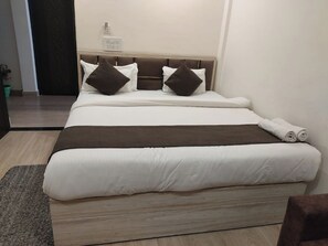 Deluxe Room | Desk, laptop workspace, soundproofing, free WiFi