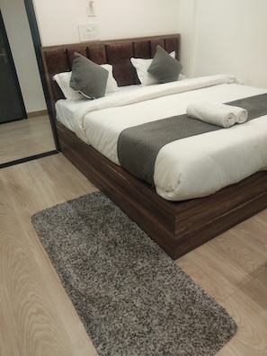 Deluxe Room | Desk, laptop workspace, soundproofing, free WiFi