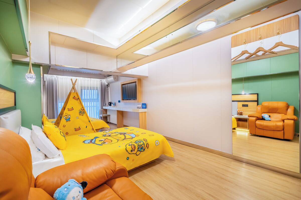 Family Triple Room | Premium bedding, blackout drapes, iron/ironing board, WiFi (free)