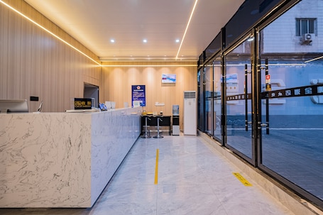 Recepción. Dequan HoteTempleofHeaven EastGateBranch