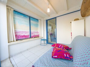3 bedrooms, desk, WiFi