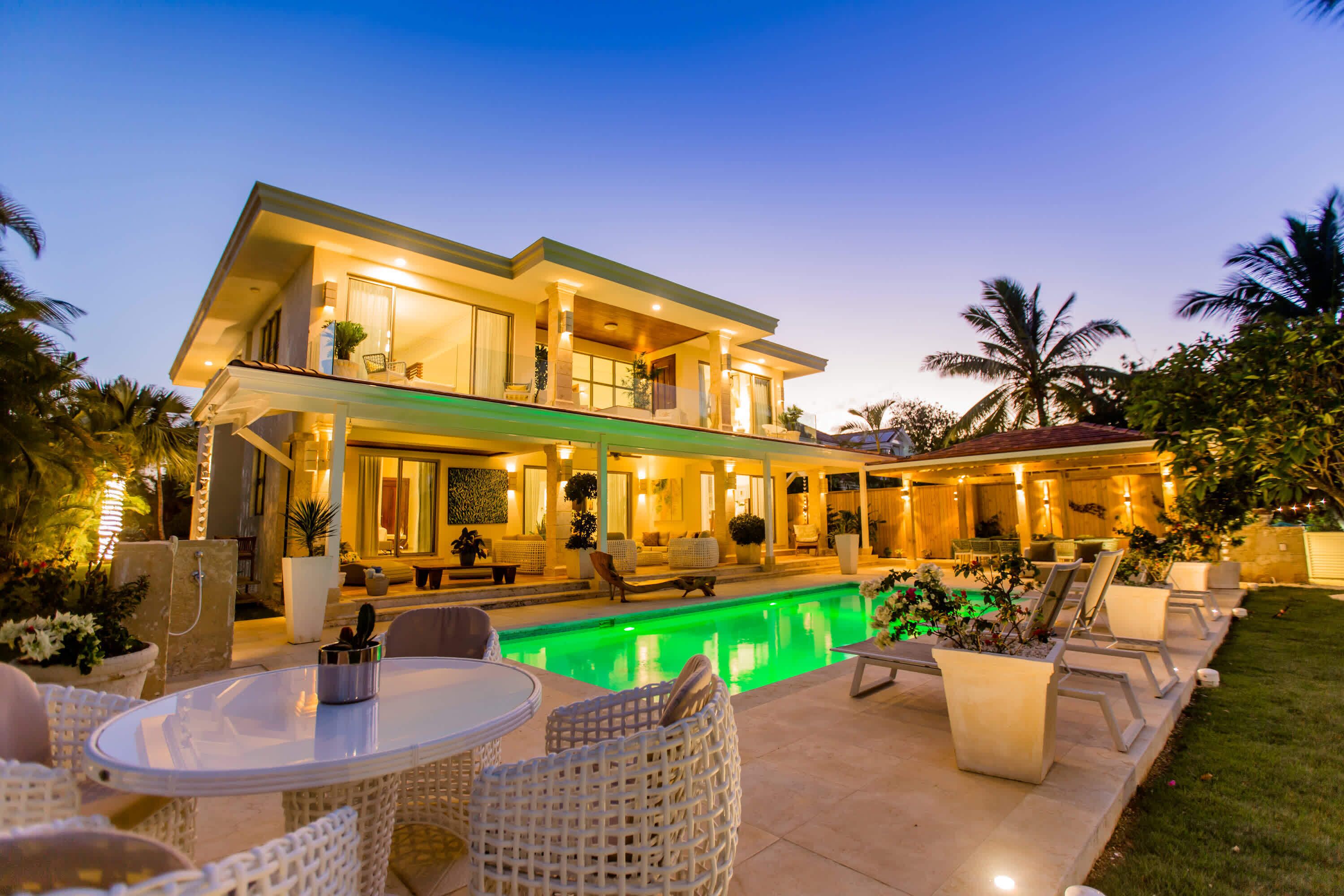 Alberca al aire libre y alberca climatizada