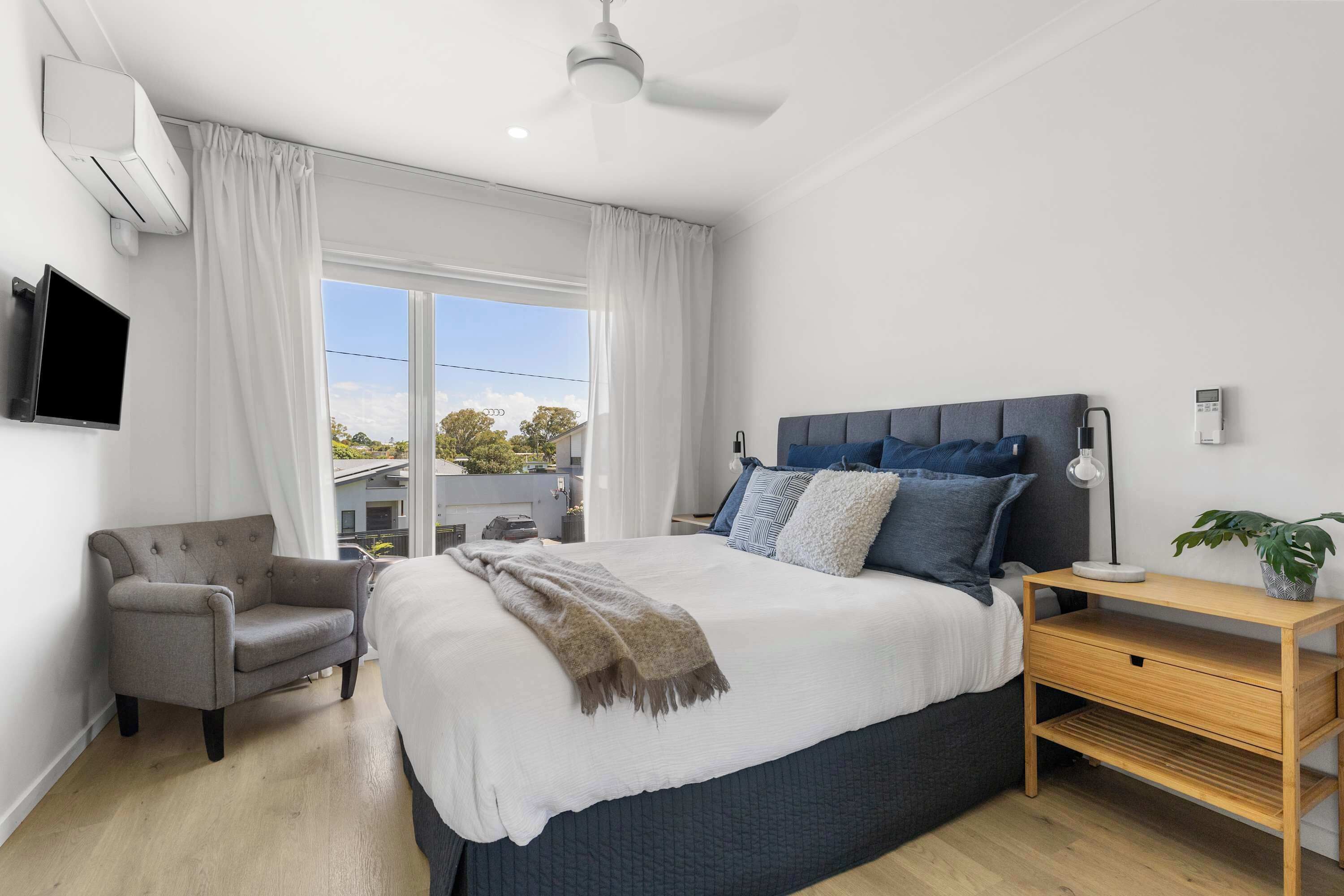 3 bedrooms, iron/ironing board, WiFi, bed sheets