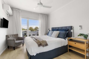 3 Schlafzimmer, Schreibtisch, Bügeleisen/Bügelbrett, WLAN