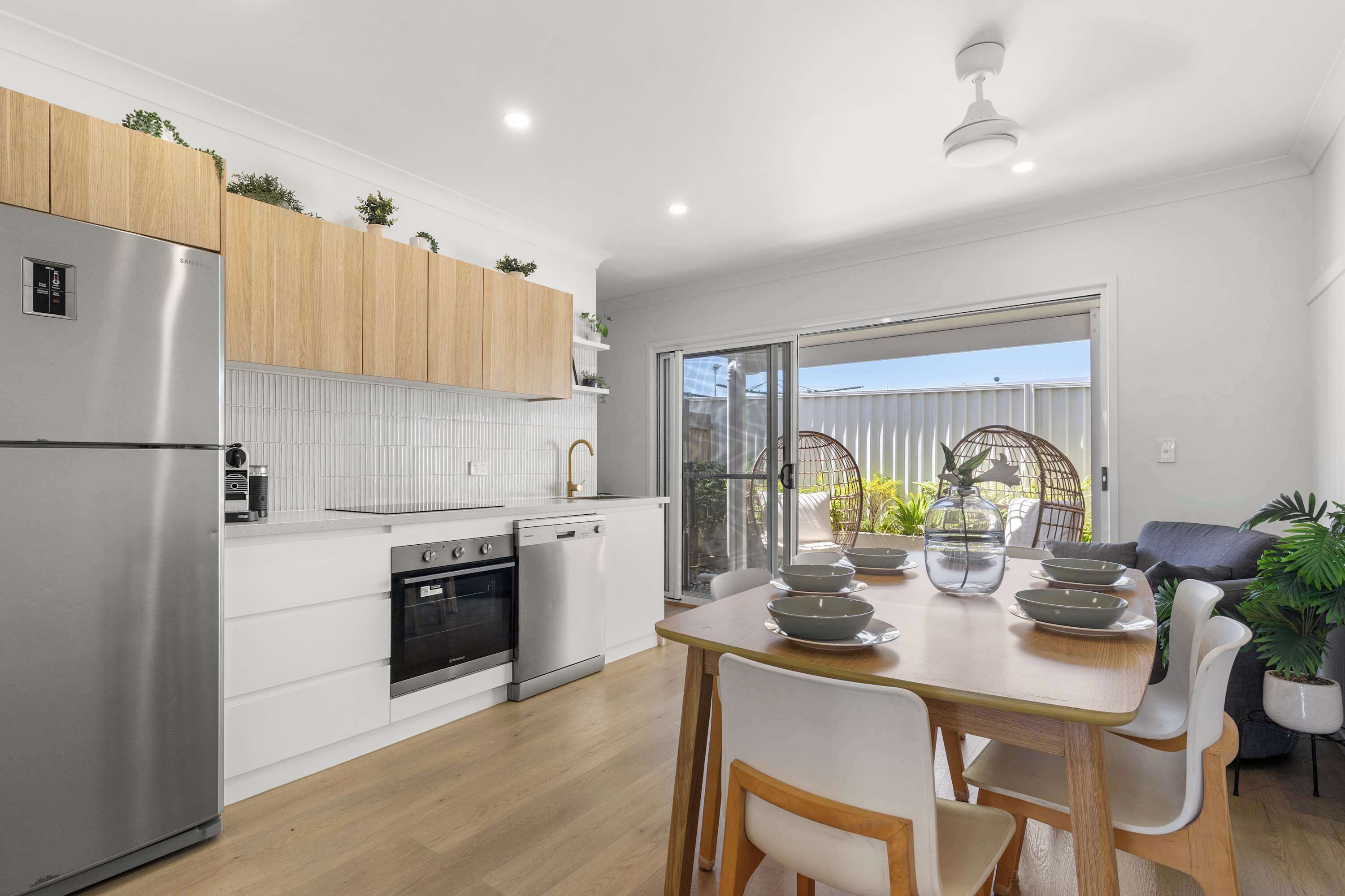 Geladeira, micro-ondas, fogão, cooktop