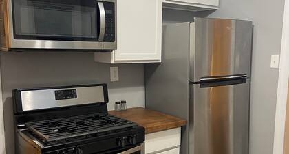 Charming 2-bedroom cottage with AC in Memphis - WiFi included