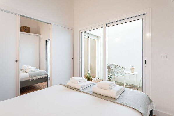 1 slaapkamer, een strijkplank/strijkijzer, internet, beddengoed