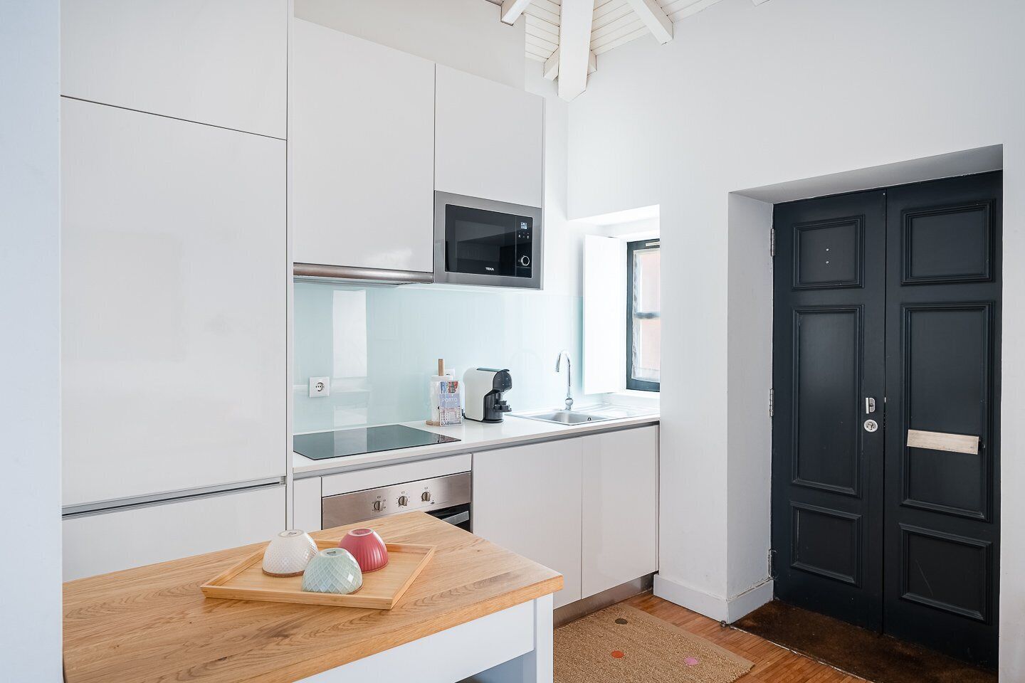 Kjøleskap, mikrobølgeovn, ovn og kaffetrakter/tekoker