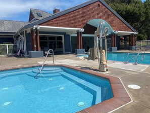Indoor pool, outdoor pool - Breathtaking Oceanfront views at Whale point, Depoe Bay, Oregon 417C (Depoe bay)