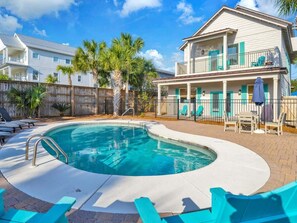 Lämmitetty uima-allas