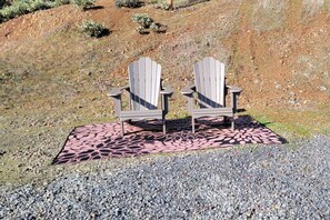 Property grounds - Spacious Villa Studio near Jacksonville, Spectacular Views and Private (Medford)