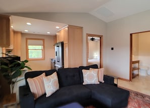 Smart TV, fireplace - Spacious Villa Studio near Jacksonville, Spectacular Views and Private (Medford)