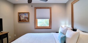 1 bedroom, desk, free WiFi, bed sheets - Spacious Villa Studio near Jacksonville, Spectacular Views and Private (Medford)
