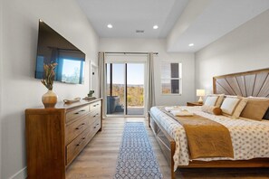 3 bedrooms, iron/ironing board, free WiFi, bed sheets - Nordic Nest | Large A-frame Cabin | Bluff Views (Rossville)