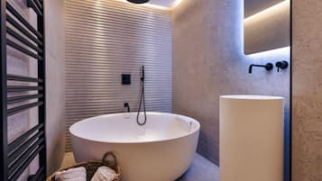 Een douche, een haardroger, handdoeken