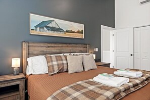3 bedrooms, iron/ironing board, free WiFi, bed sheets - Buffalo Bluff | Western A-frame |Mtn Views + GOATS (ROSSVILLE)