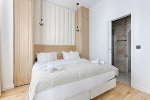 3 bedrooms, desk, iron/ironing board, WiFi