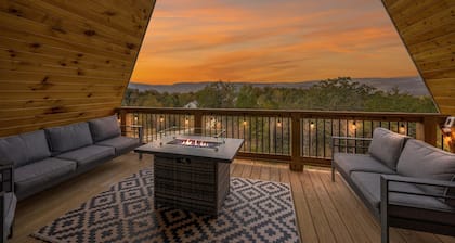 Hunters Ridge | Rustic Design w/ Mtn Views+Hot tub