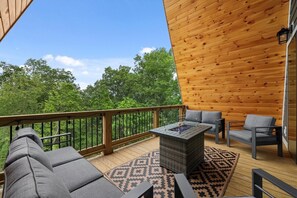 Property grounds - Hunters Ridge | Rustic Design w/ Mtn Views+Hot tub (Rossville)