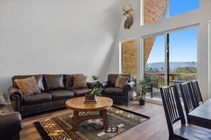 Smart TV, books - Hunters Ridge | Rustic A-Frame | Mtn Views + Goats! (Rossville)