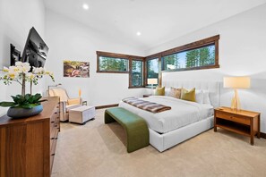 4 bedrooms, desk, iron/ironing board, WiFi - Schaffer's Mill Luxury Retreat | Private Hot Tub (Truckee)