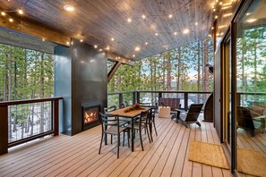 Outdoor dining - Schaffer's Mill Luxury Retreat | Private Hot Tub (Truckee)
