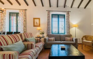 Unclassified image, 3 of 26, button - Mazuecos Rural House  - Beautiful 3 bedroom finca in Sevilla (Lora del Río)